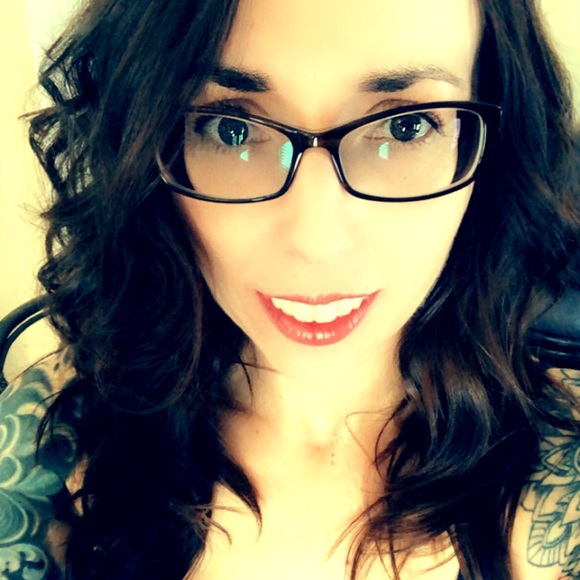 Meet your Posher, Carrie - Picture 1 of 1